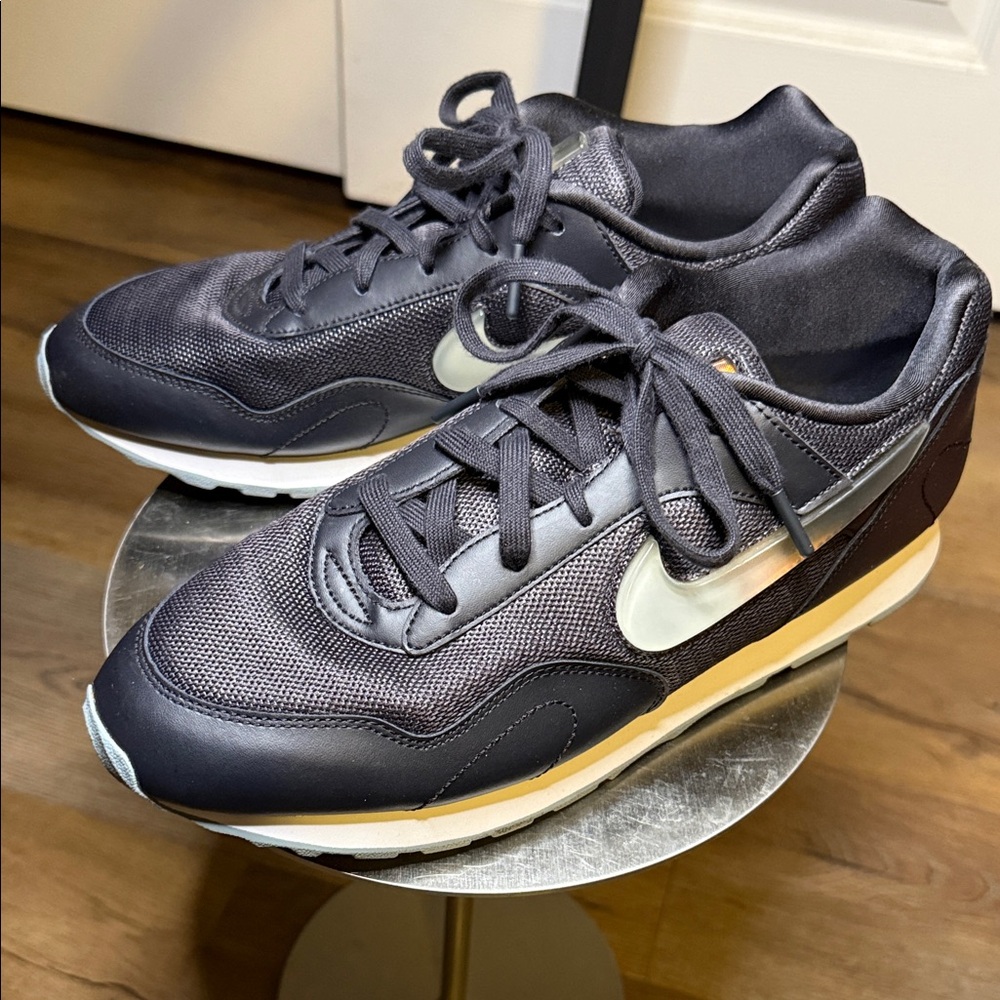 Nike Black and White Athletic Shoes - Picture 2 of 15